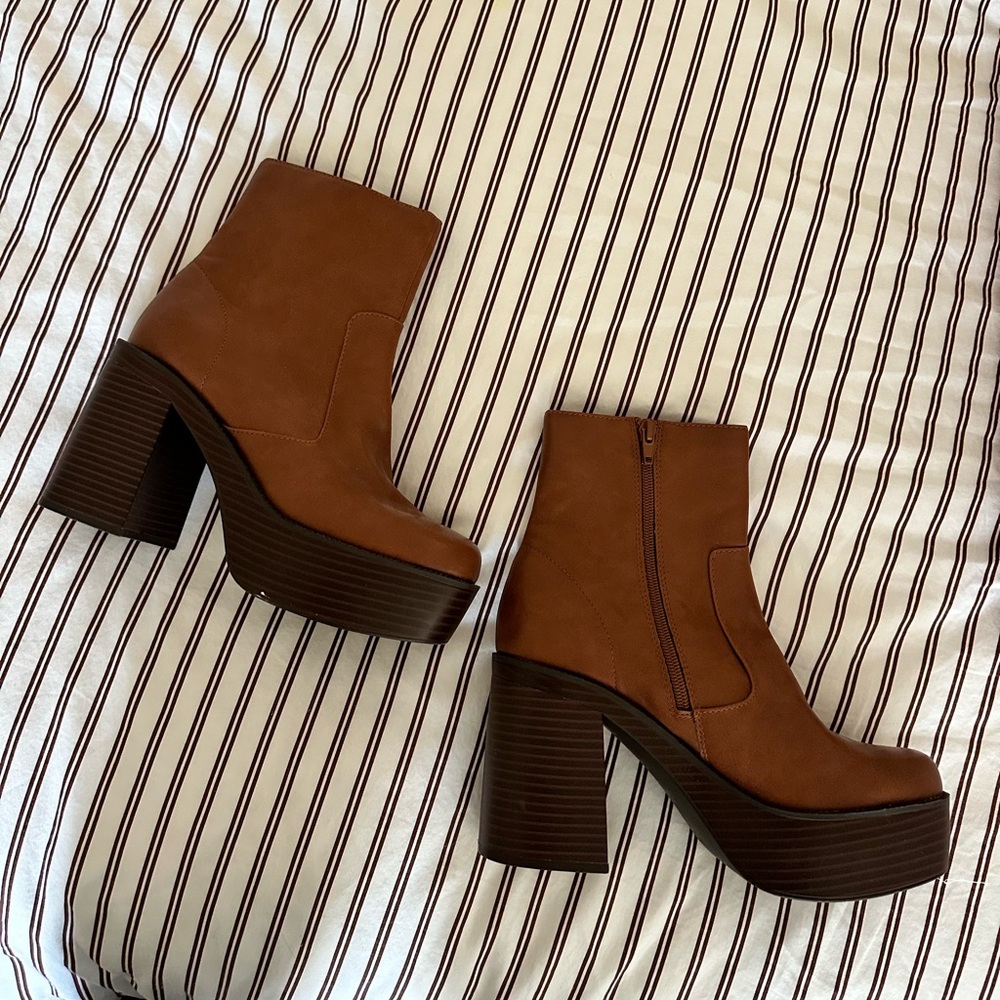 Size 7 Brown Platform Booties